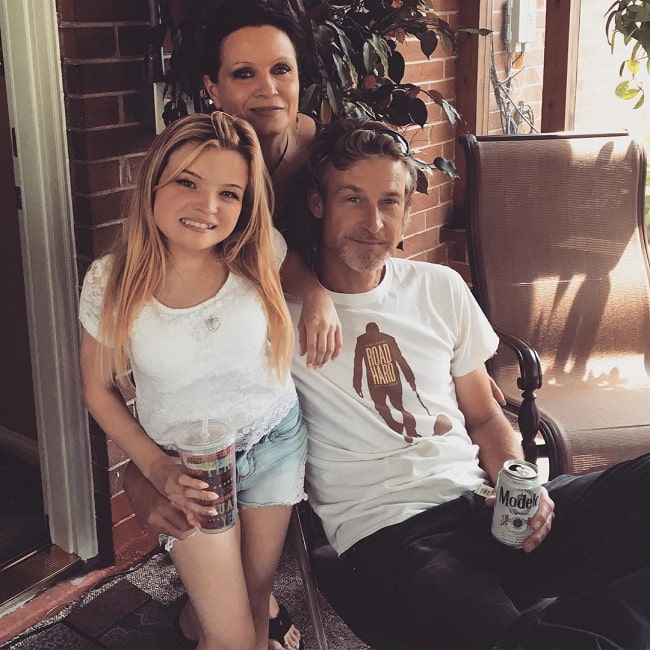 Taylor Reilly con mamá y papá