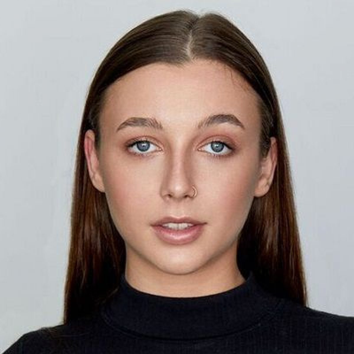 Emma Chamberlain — 'The Most Popular Girl In The World' — Landed