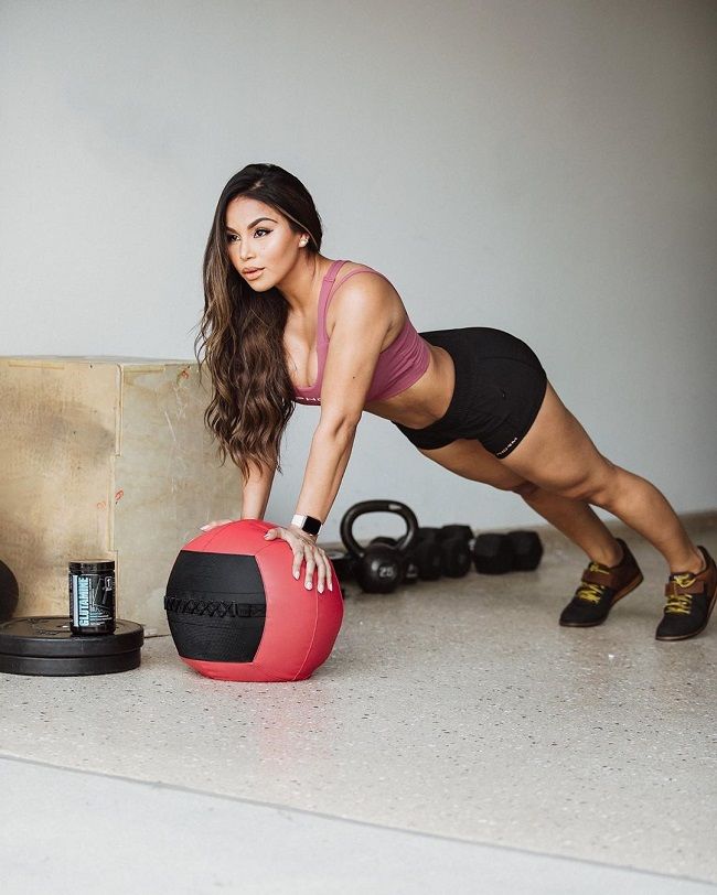Caption: Dolly Castro while working out. 