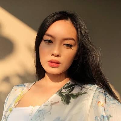 Jessica Vu Bio Age Net Worth Single Nationality Body Measurement Career Curtain bangs have made their way onto the list of hair trends to love this year and we're excited to see the wispy bang hairstyle take over our social feeds once again. jessica vu bio age net worth