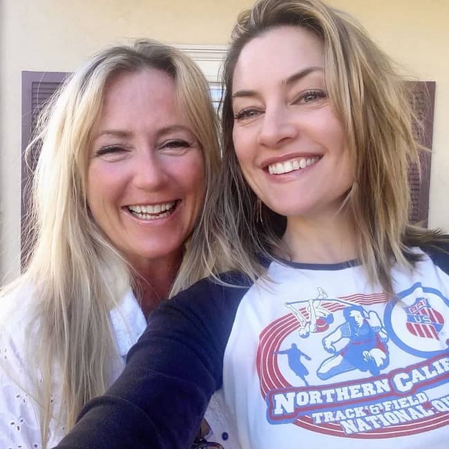 Mädchen Amick and her sister
