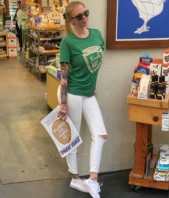 Jenna Jameson on the casual look captured on grocery store