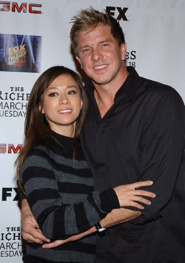 Caption: Cathleen Oveson posing with her husband Kenny Johnson (Source: Zim...