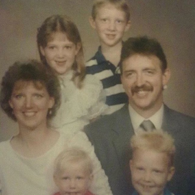 Brandon Turner with his family and siblings Source Twitter