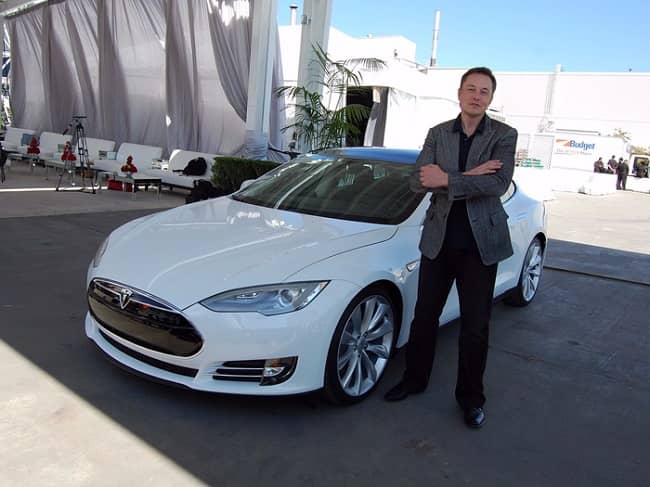 Elon Reeve Musk posing infront of his car (Souce Buisness Insider)
