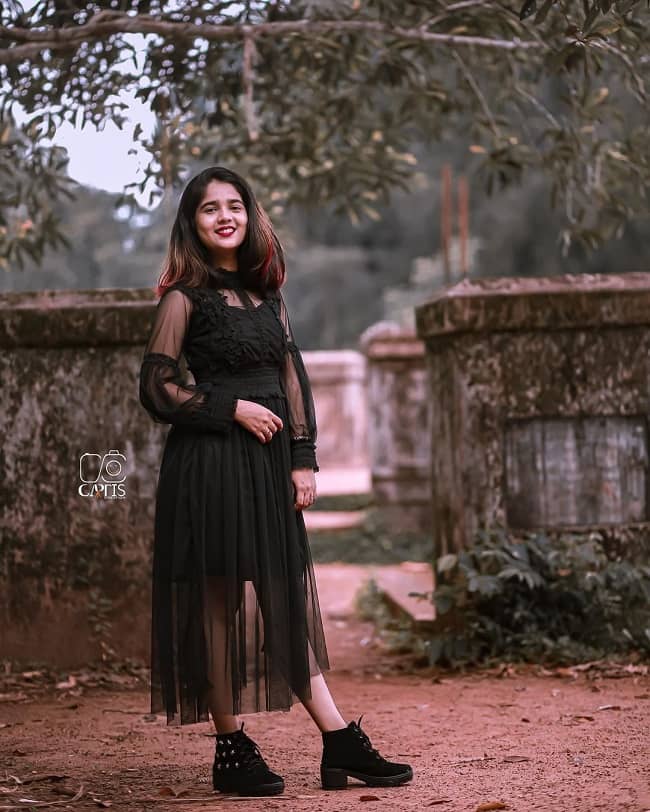 Dhanya Rajesh posing for a photo (Source Instagram)