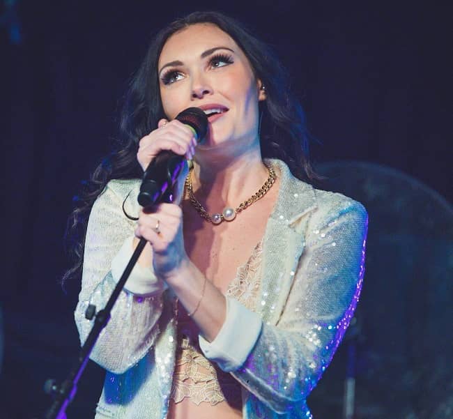 Kylie Morgan singing her song (Source Instagram)