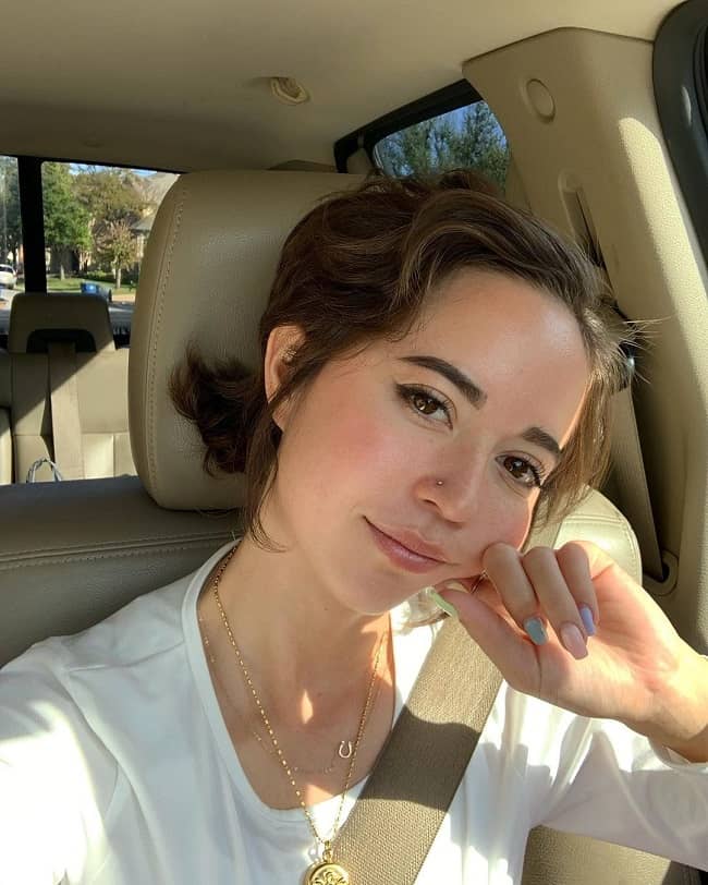 Maya Higa taking selfiee in her car (Source Instagram)