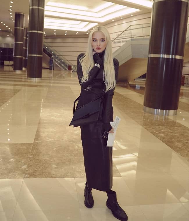 Alena Shishkova posing for a photo (Source Instagram)