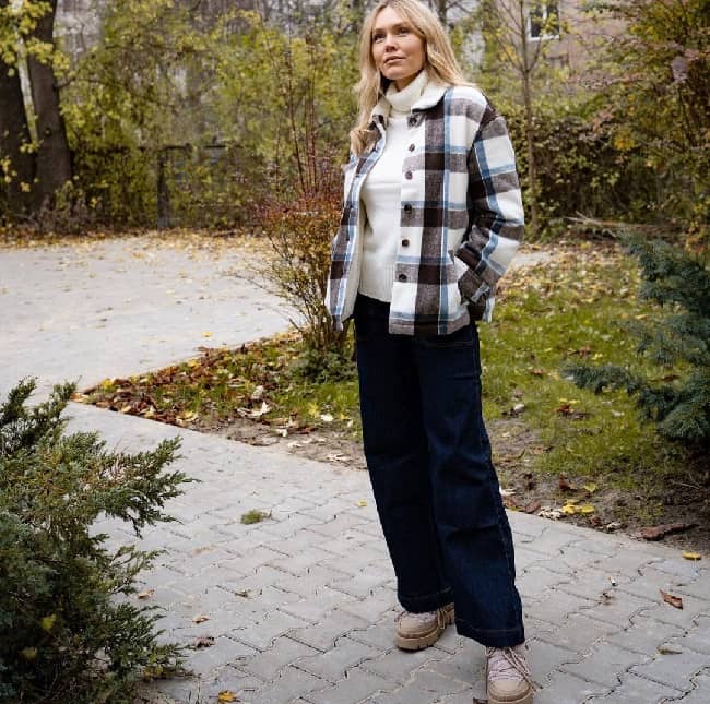 Magdalena Lamparska posing for a photo (Source Instagram)