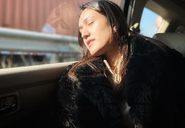 Manika Batra in her car (Source Instagram)