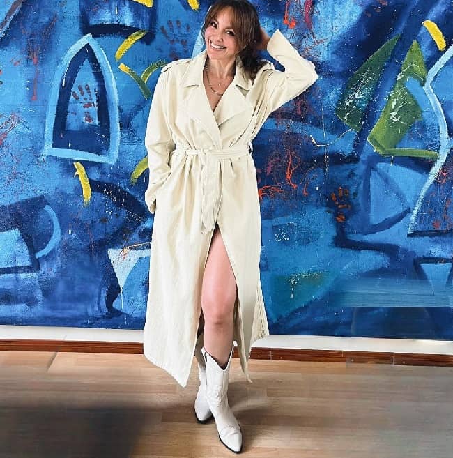 Carolina Gomez posing for a photo (Source Instagram)