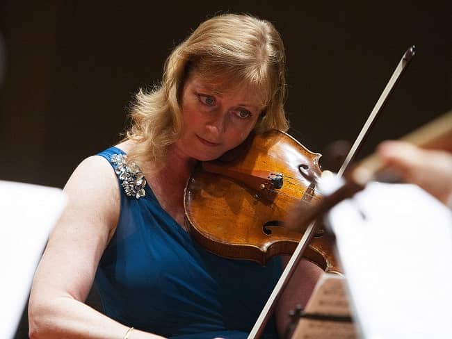 Cynthia Phelps playing her Violin (Source YourClassical)