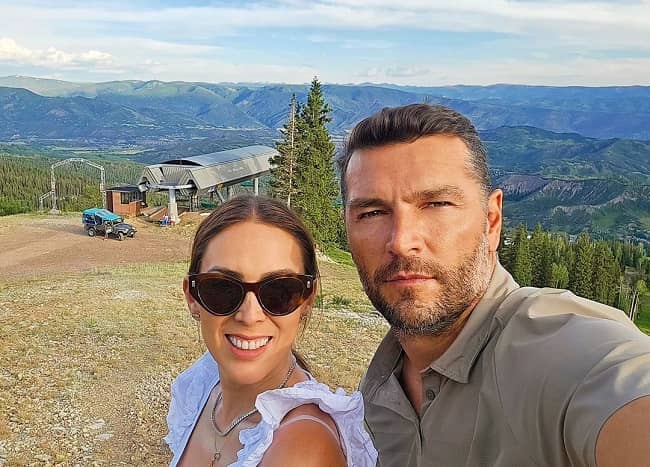 Jacqueline Bracamontes with her husband (Source Instagram)
