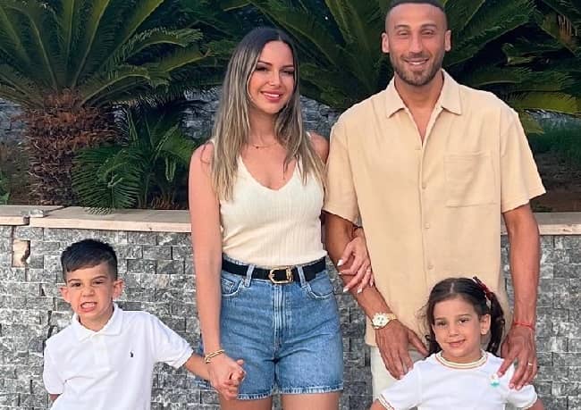 Cenk Tosun with his wife and children (Source Instagram)