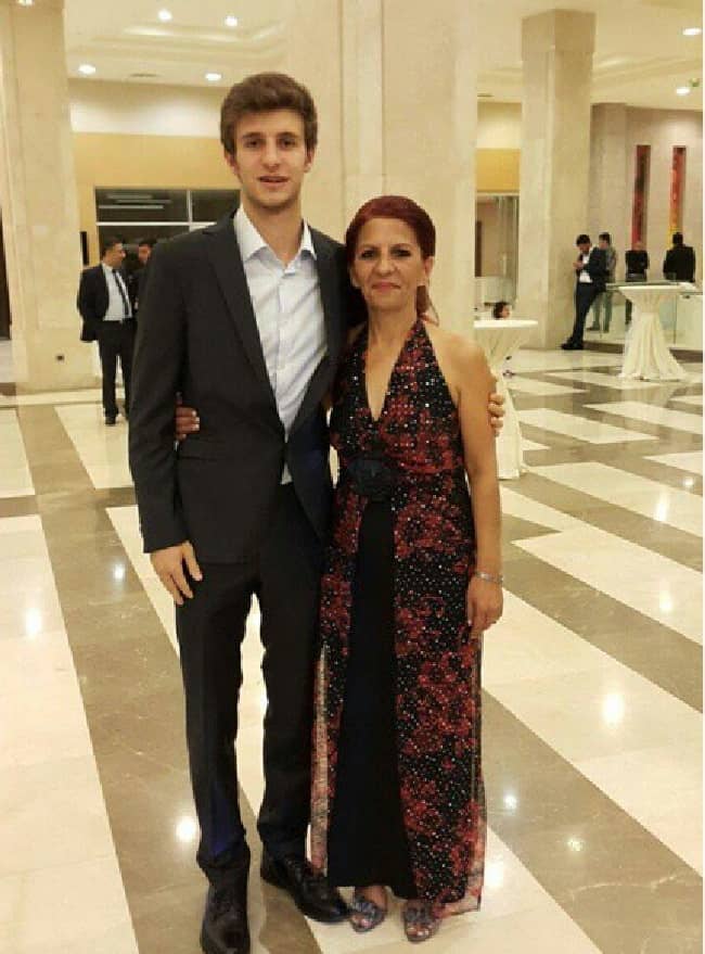 Dogus Ozdemiroglu with his mother (Source Instagram)