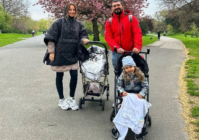 Seda Bakan with her husband and children (Source Instagram)