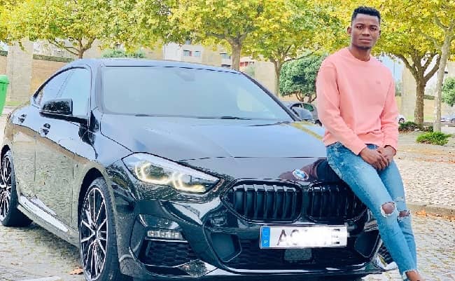 Gelson Dala with his car (Source Instagram)