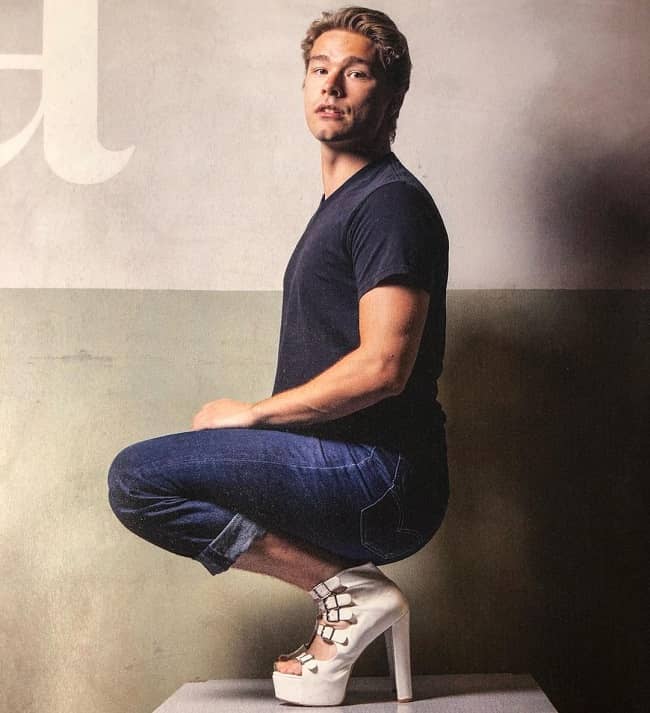 Jonas Hoff Oftebro posing for a photo (Source Instagram)