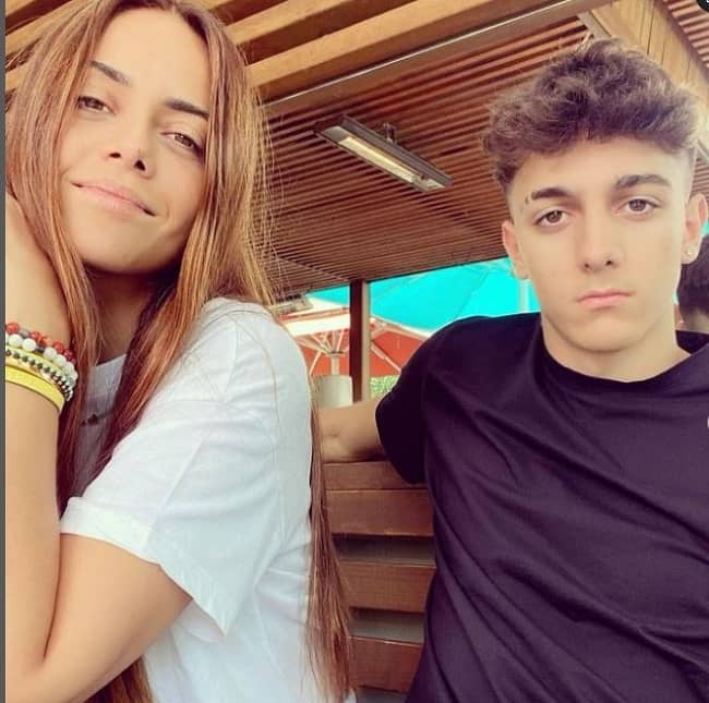 Deniz Barut with her son (Source Instagram)