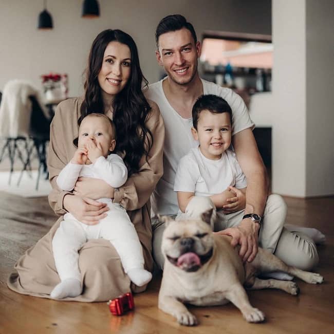 Jiri Pavlenka with his wife and children (Source Instagram)