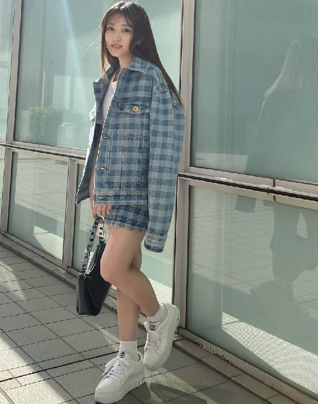 Nako Yabuki posing for a photo (Source Instagram)