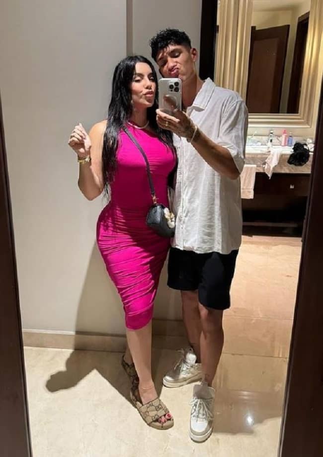 Uriel Antuna with his wife (Source Instagram)