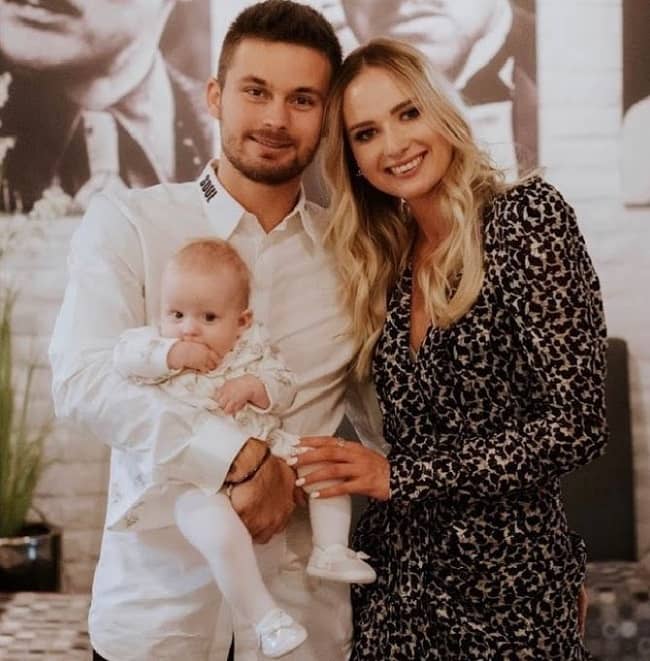 Karol Linetty with his wife and child (Source Instagram)