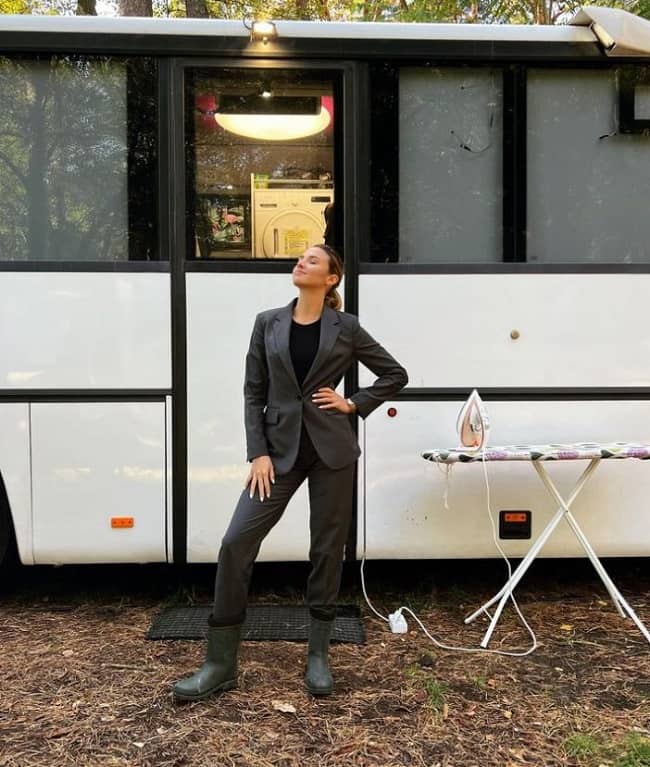 Waleria Gorobets posing with her bus (Source Instagram)